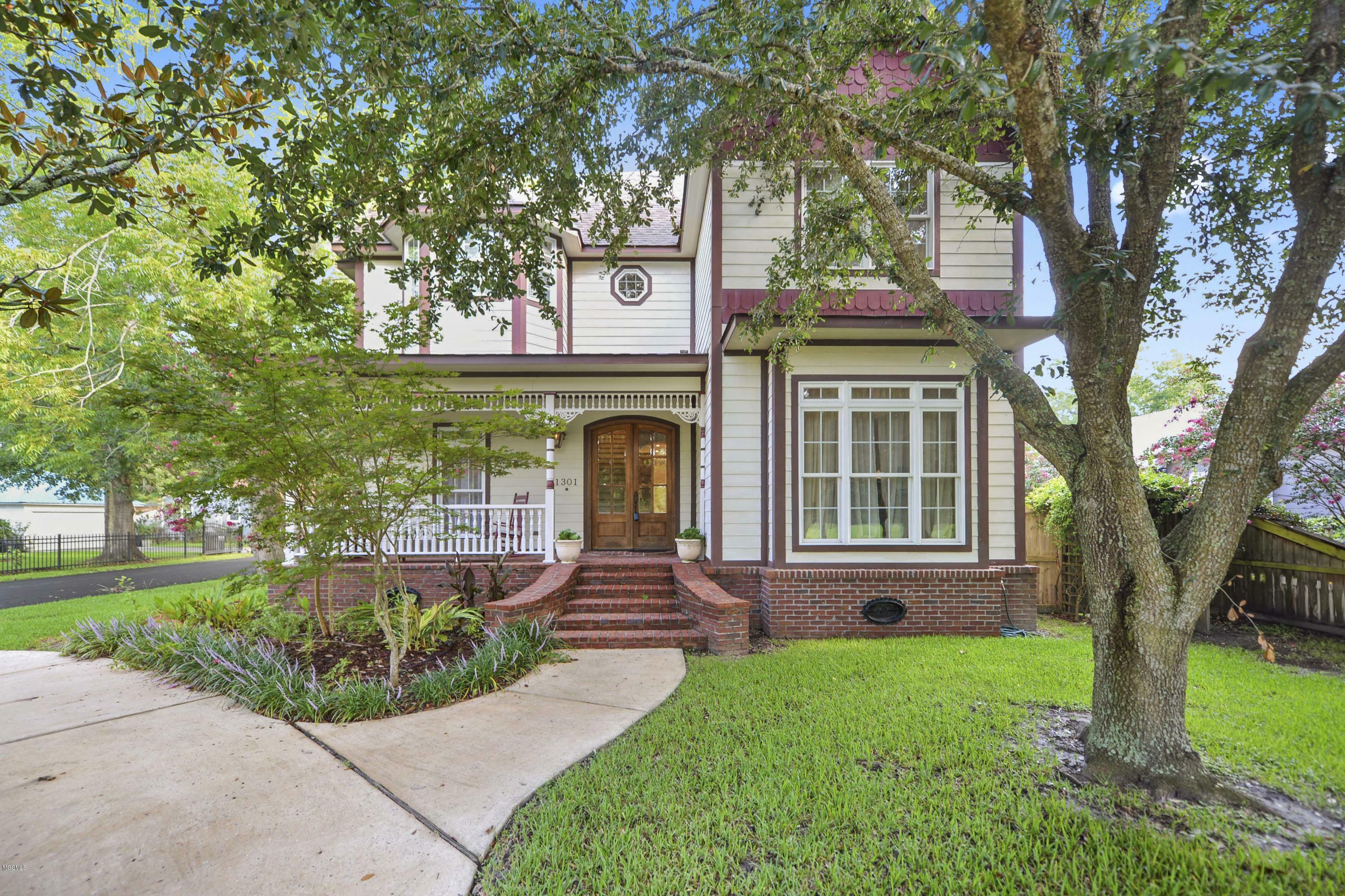 Property Photo:  1301 Calhoun Avenue  MS 39564 