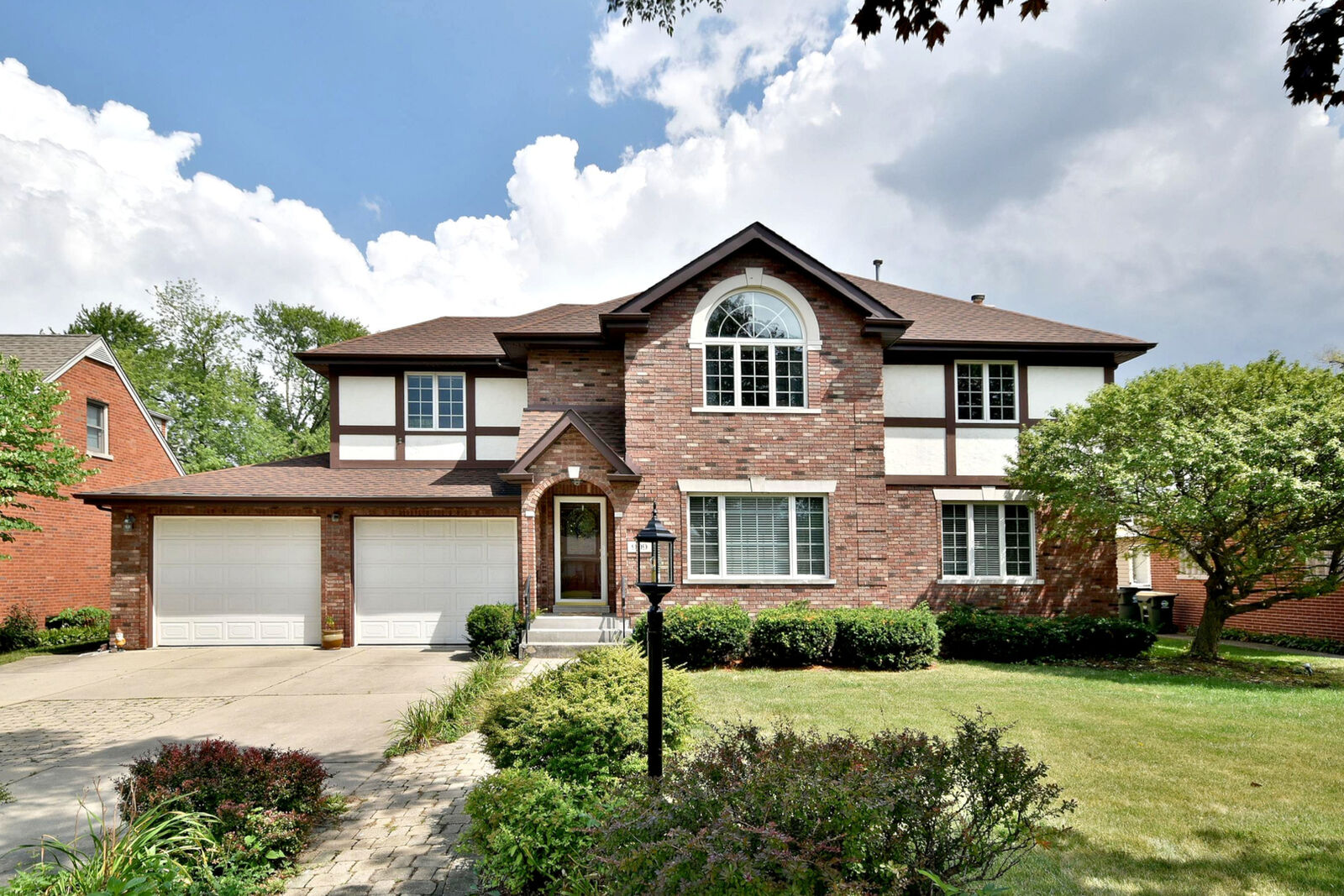 Property Photo: 909 South Clifton Avenue IL 60068