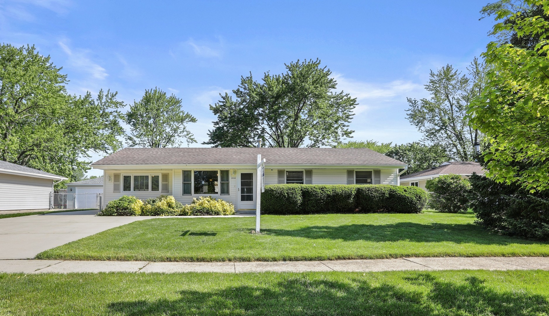 Property Photo:  1514 Dedham Lane  IL 60193 