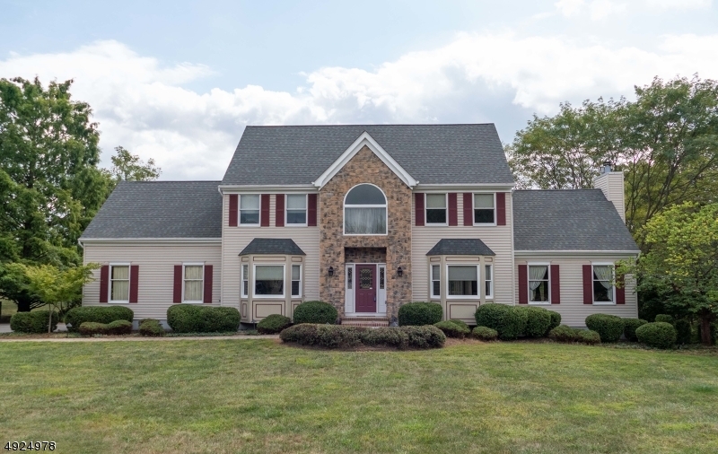 Property Photo:  2 Starview Dr  NJ 08822 