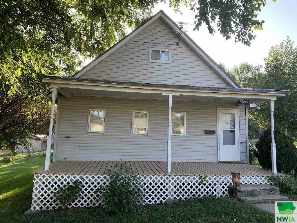 Property Photo:  1844 S Maple  IA 51106 