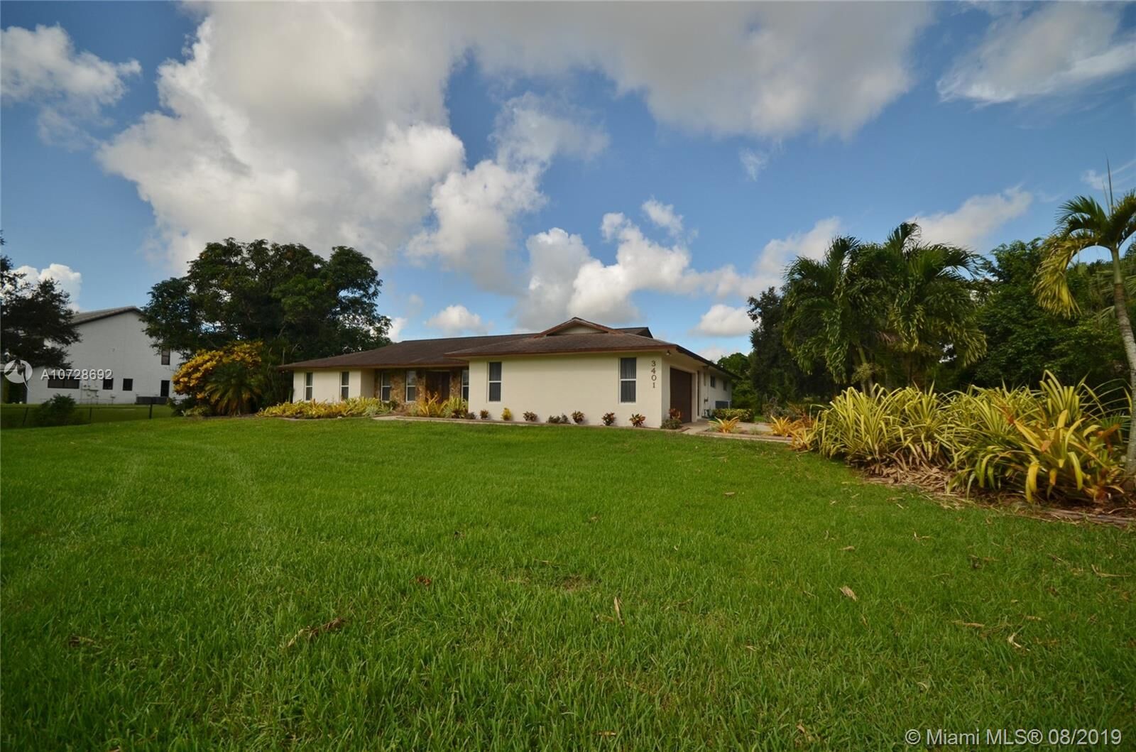Property Photo: 3401 SW 117th Ave FL 33330