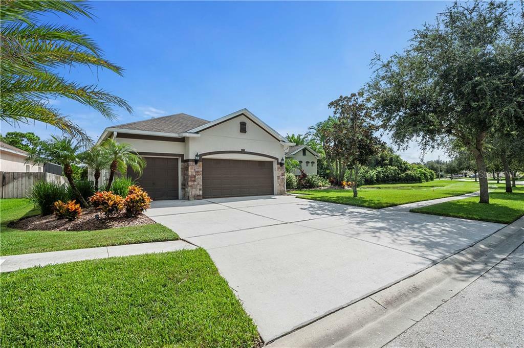 Property Photo:  6514 Carrington Sky Drive  FL 33572 