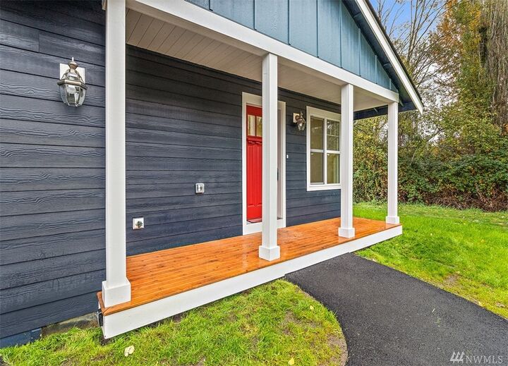 Property Photo:  365 10th Ave N  WA 98001 