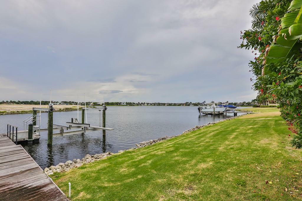 Property Photo: 5413 Merritt Island Drive FL 33572
