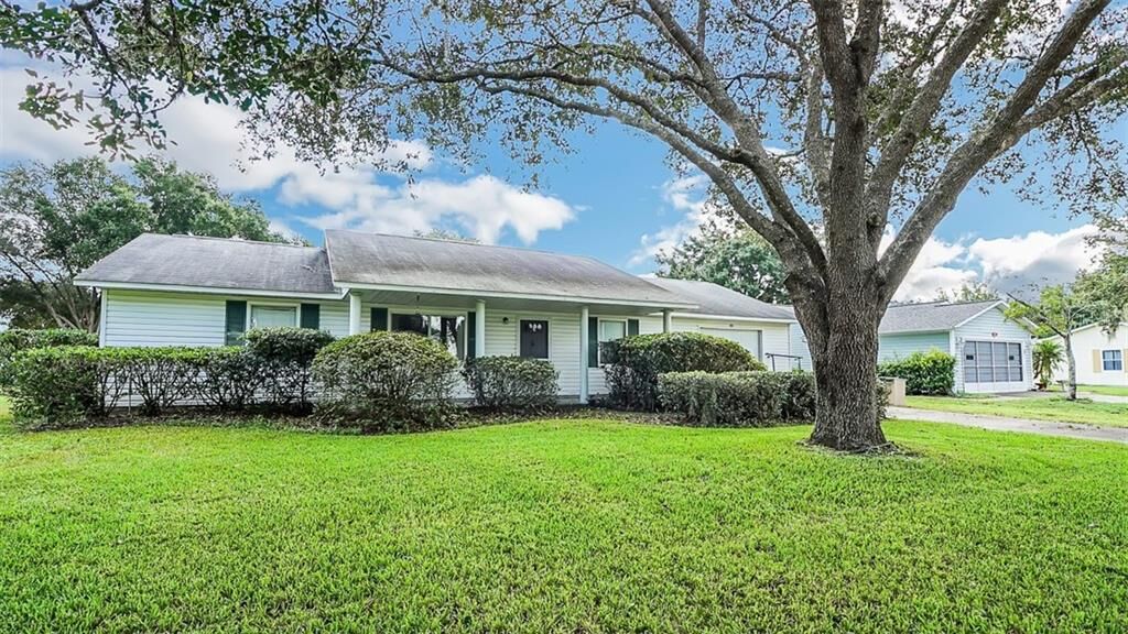 Property Photo: 1109 Ben Hope Drive FL 34788