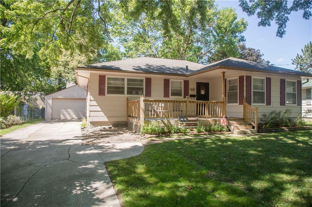 Property Photo:  608 SW Elm Street  IA 50023 