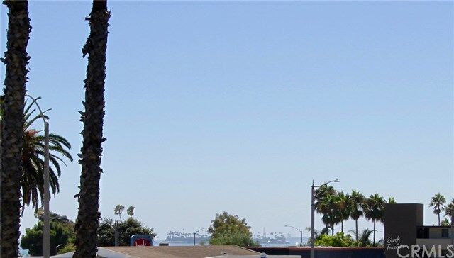 Property Photo: 3901 E Livingston Drive 204 CA 90803