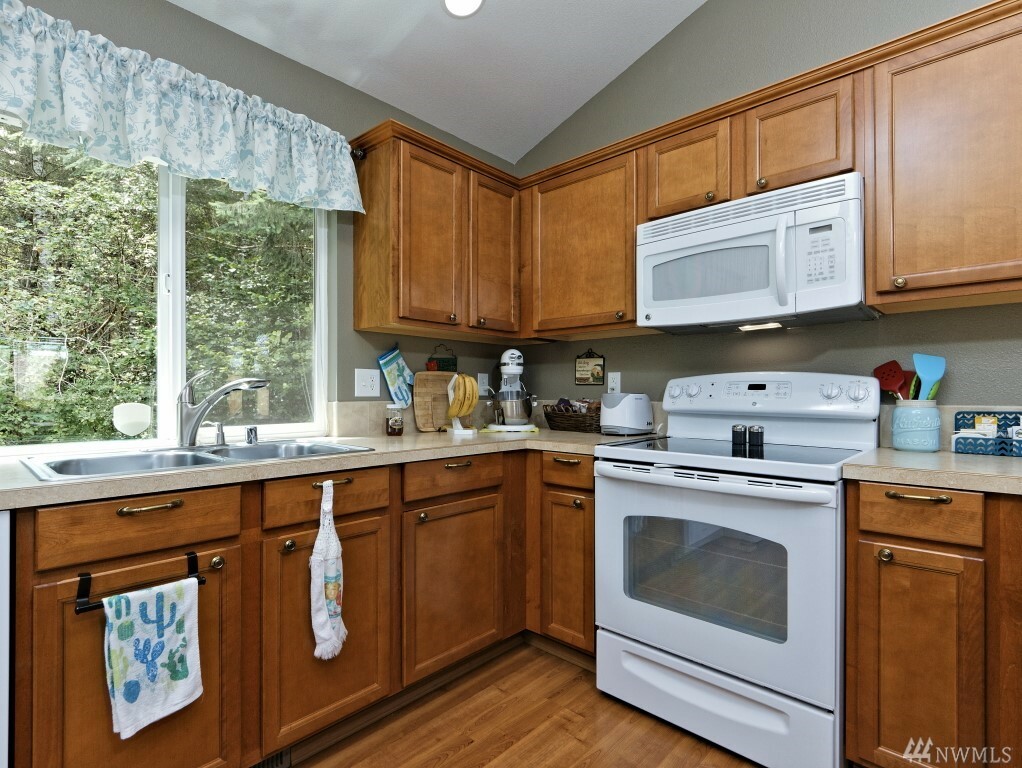 Property Photo:  148 Bay Ridge Ct  WA 98584 