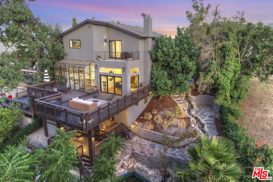 Property Photo: 3819 Brilliant Dr CA 90065