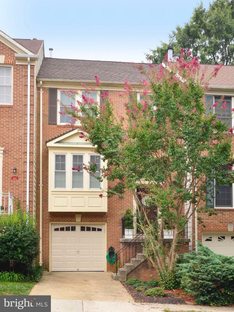 Property Photo:  2102 Bobbyber Drive  VA 22182 