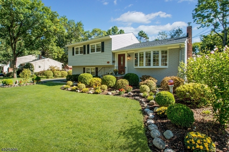 Property Photo:  59 Oxbow Dr  NJ 07974 