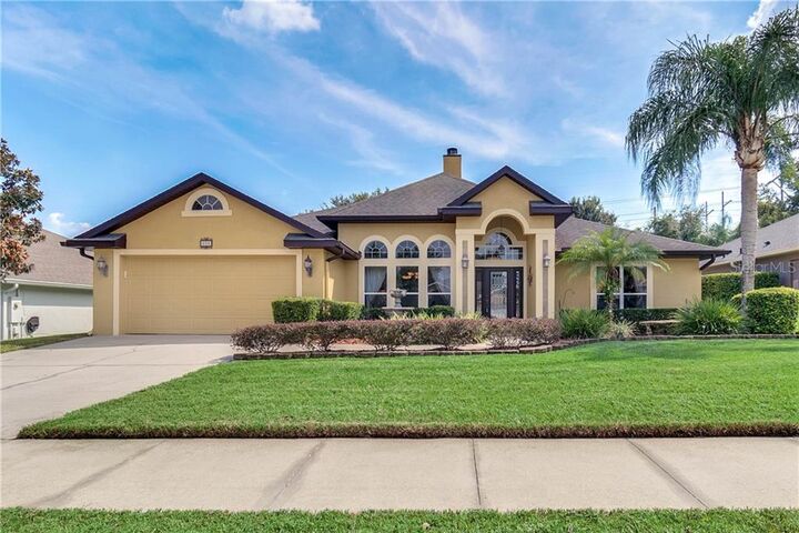 Property Photo: 606 Quail Lake Drive FL 32713