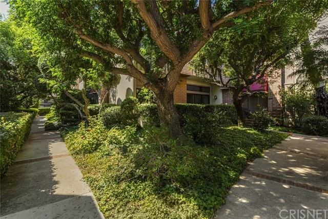 Property Photo:  5215 White Oak Avenue 3  CA 91316 