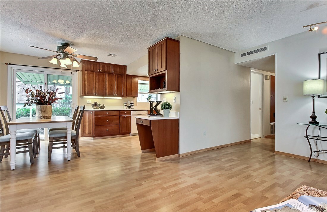 Property Photo: 1606 21st St NE WA 98002