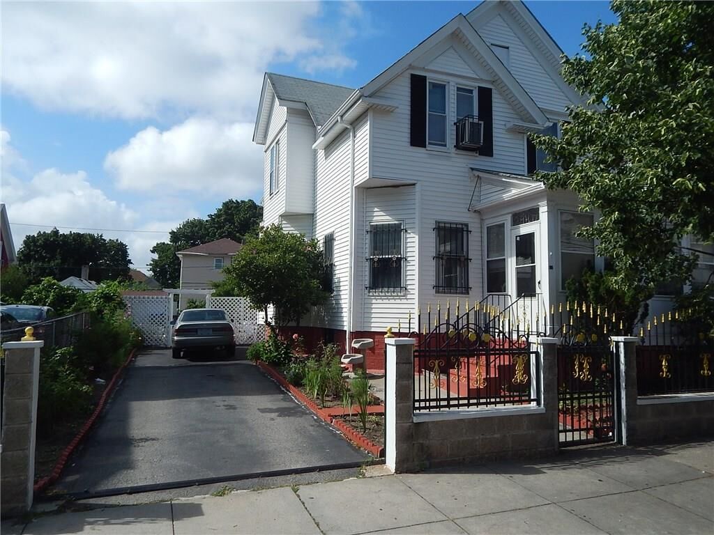 Property Photo:  33 Corinth St  RI 02907 