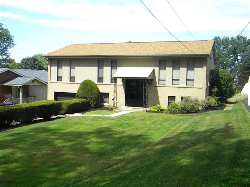 Property Photo:  1001 Mallissee Rd  PA 15239 