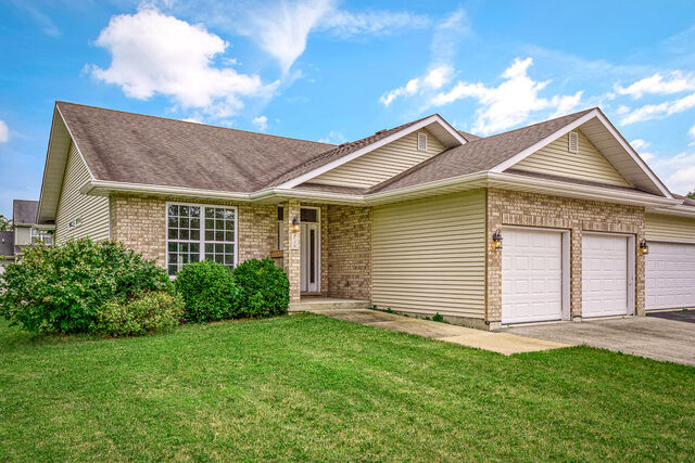 Property Photo: 718 Winding Trail IL 60135