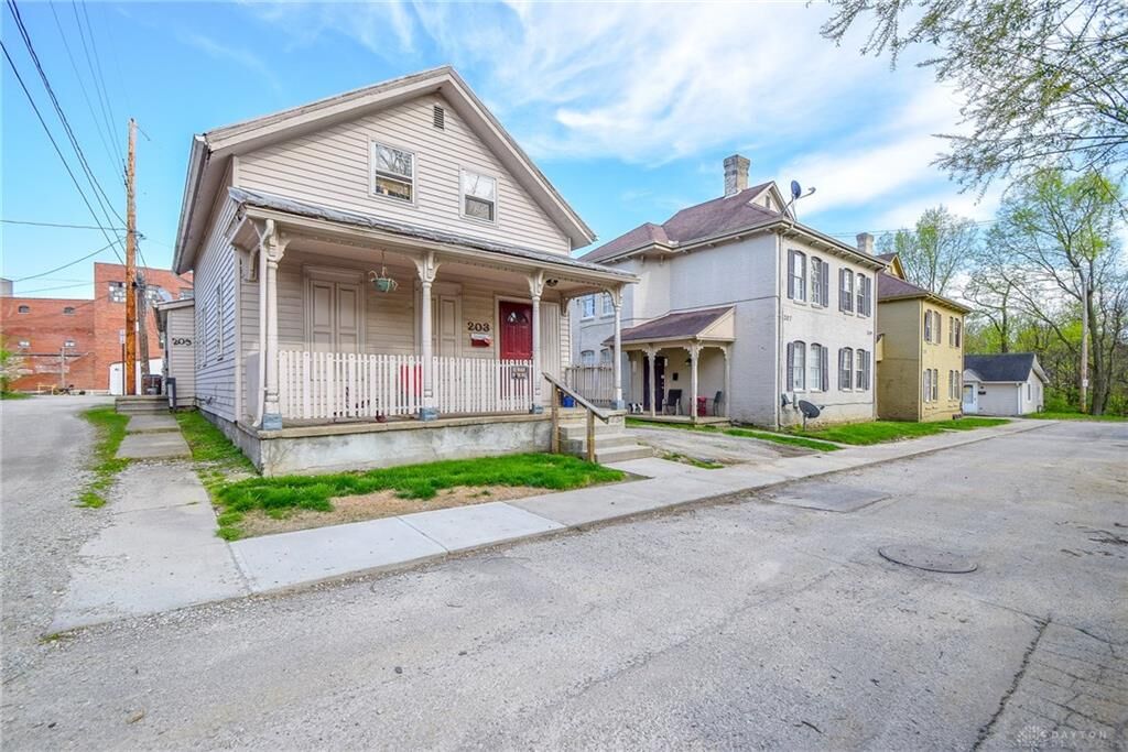 Property Photo: 203-215 S King Street 203-215 OH 45385