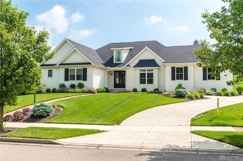 Property Photo: 1376 Huntland Court OH 45385