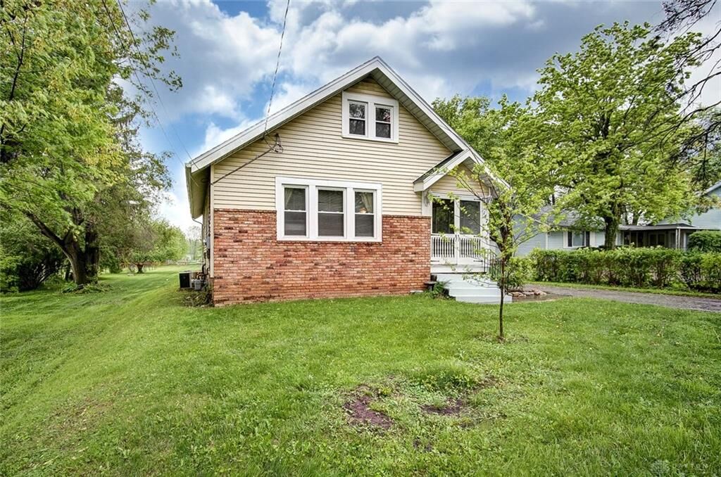 Property Photo: 1474 W Possum Road OH 45506