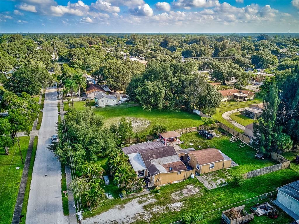 Property Photo:  424 N Pompano Avenue  FL 34237 