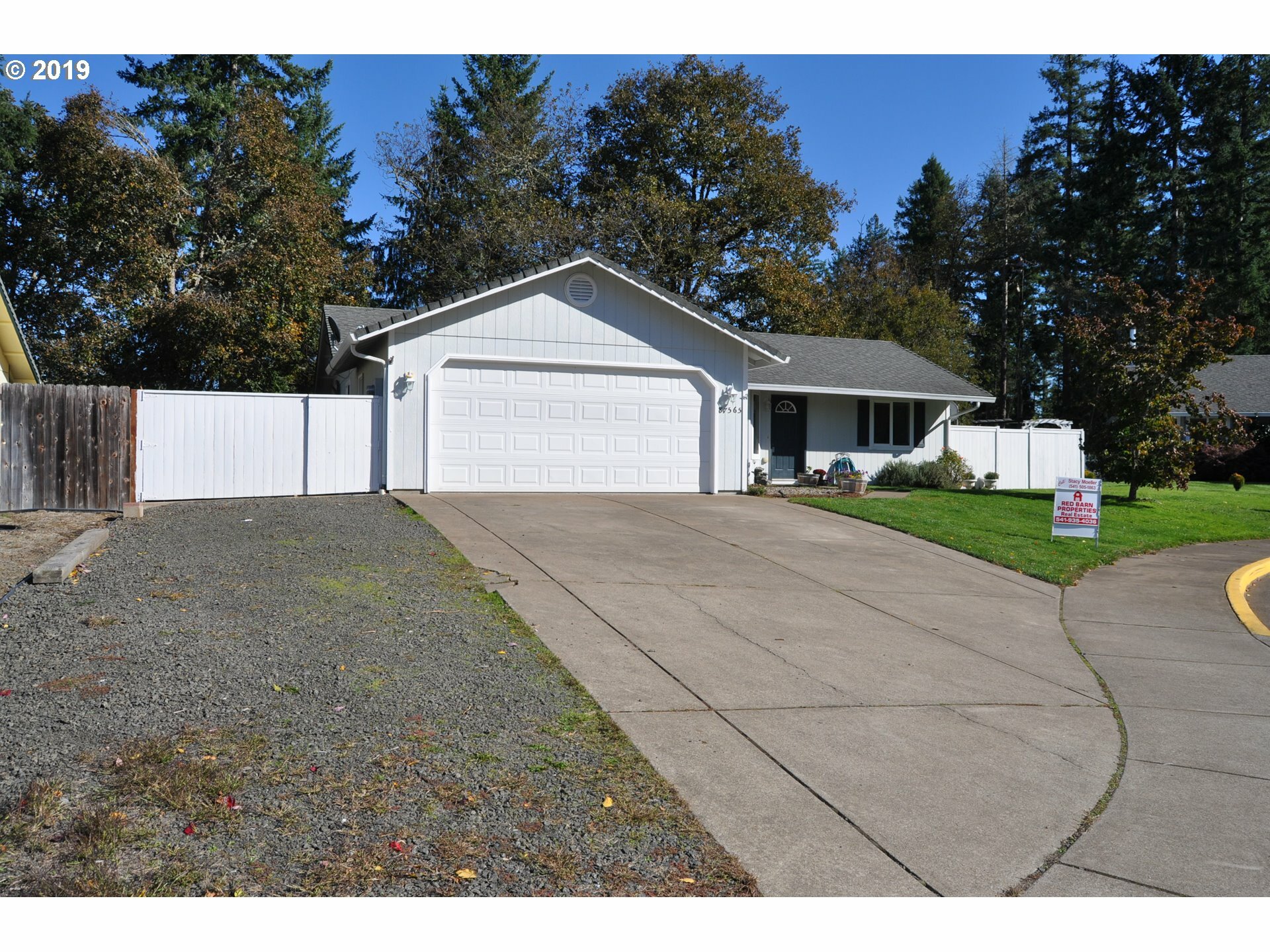 Property Photo: 87565 Esprit Ct OR 97487
