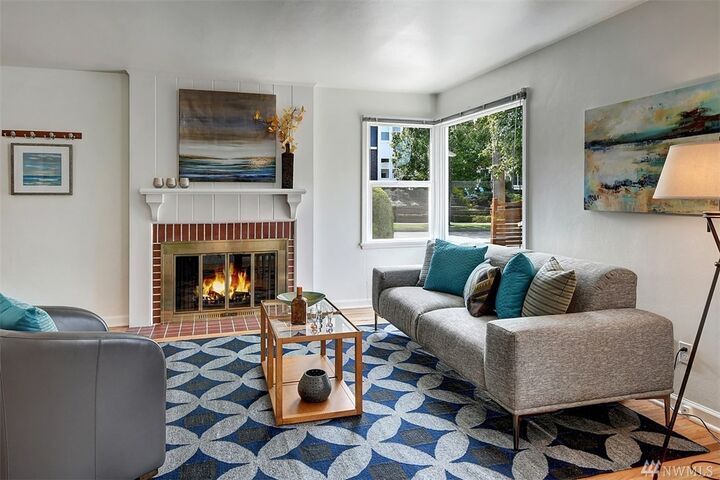 Property Photo: 3908 W Dravus St WA 98199