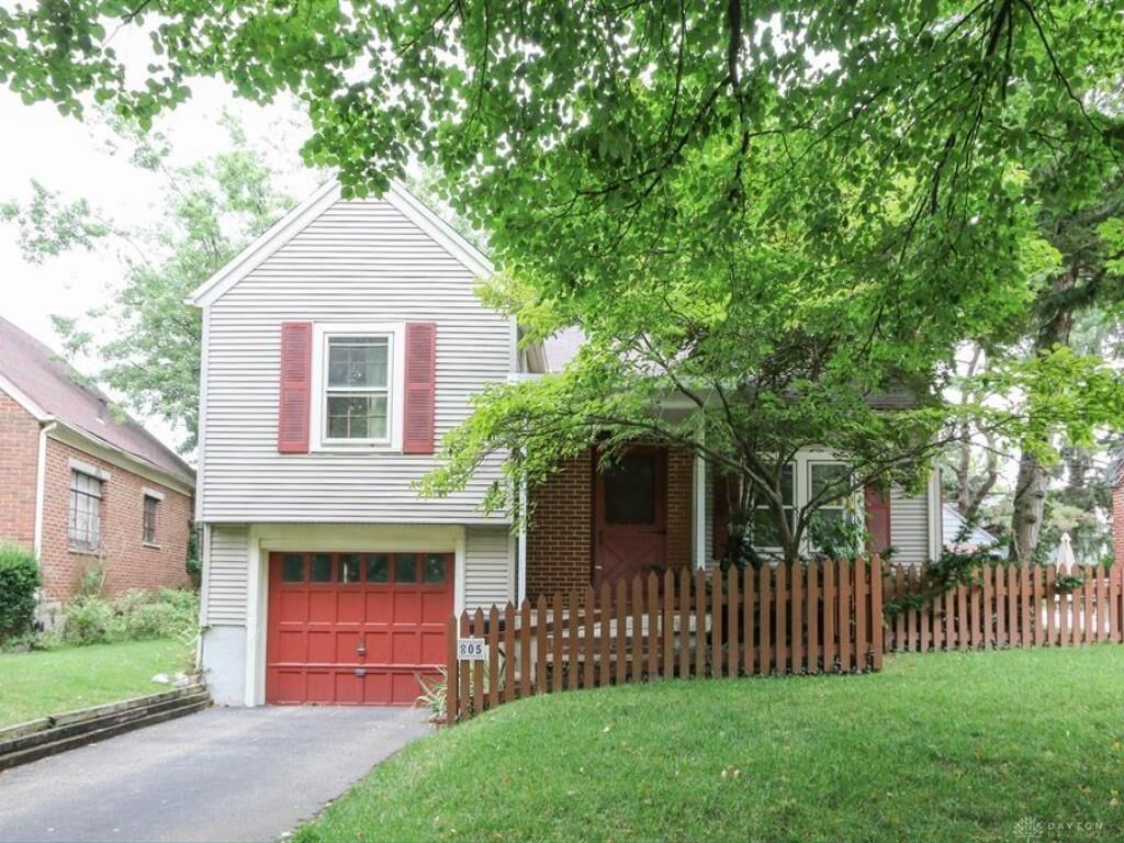 Property Photo: 805 Warrington Place OH 45419