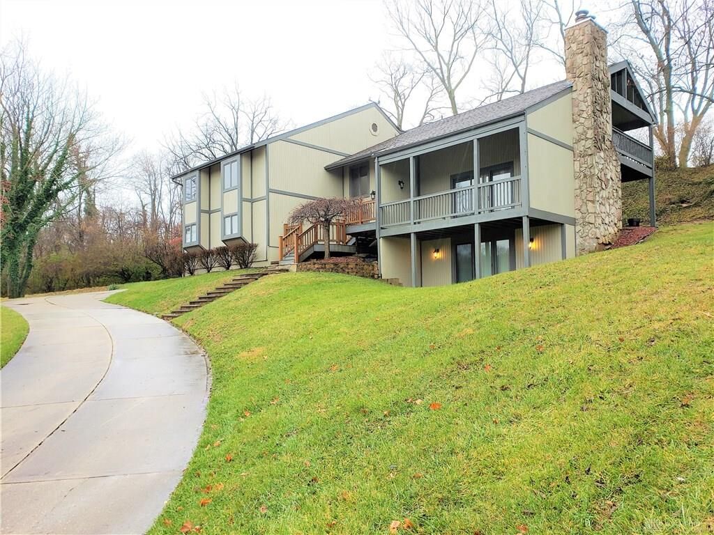 Property Photo: 631 Thornbury Drive OH 45459