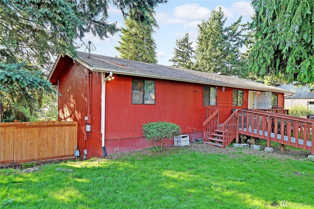 Property Photo:  10027 11th Ave SW  WA 98146 