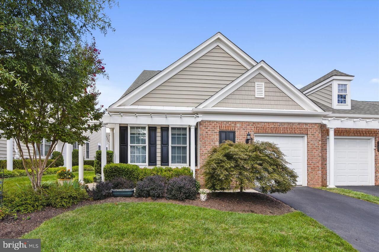 Property Photo: 44406 Adare Manor Square VA 20147