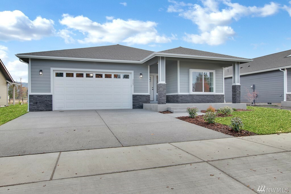 Property Photo:  3507 Division St  WA 98022 