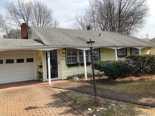 51 W Millpage Drive  Bethpage NY 11714 photo