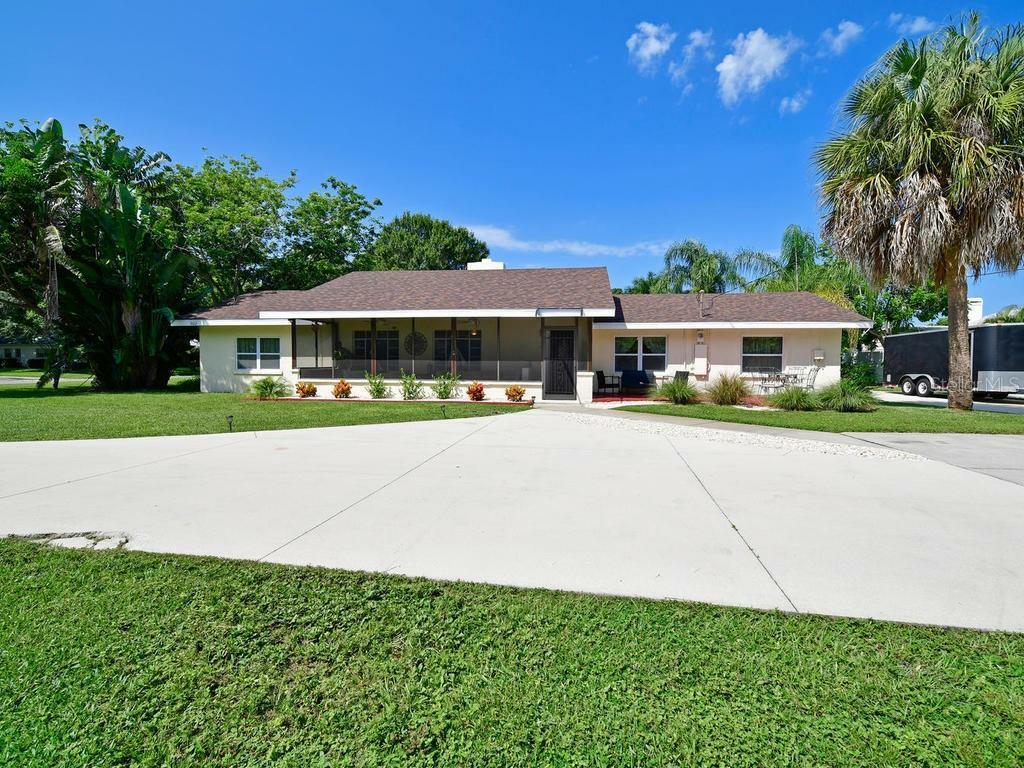 Property Photo:  5112 10th Avenue Drive W  FL 34209 