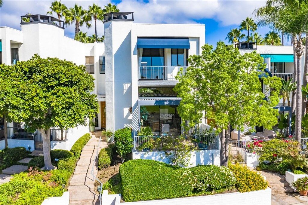 Property Photo:  5426 Heron Bay  CA 90803 