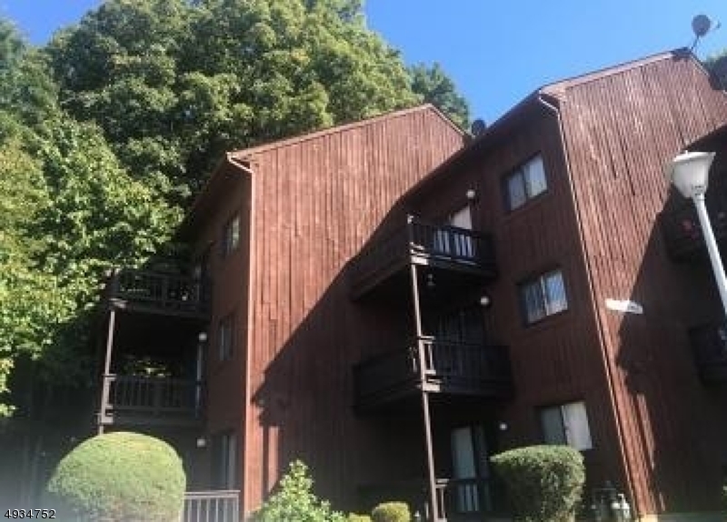Property Photo: 6 Brandywine Dr Unit 1 NJ 07462