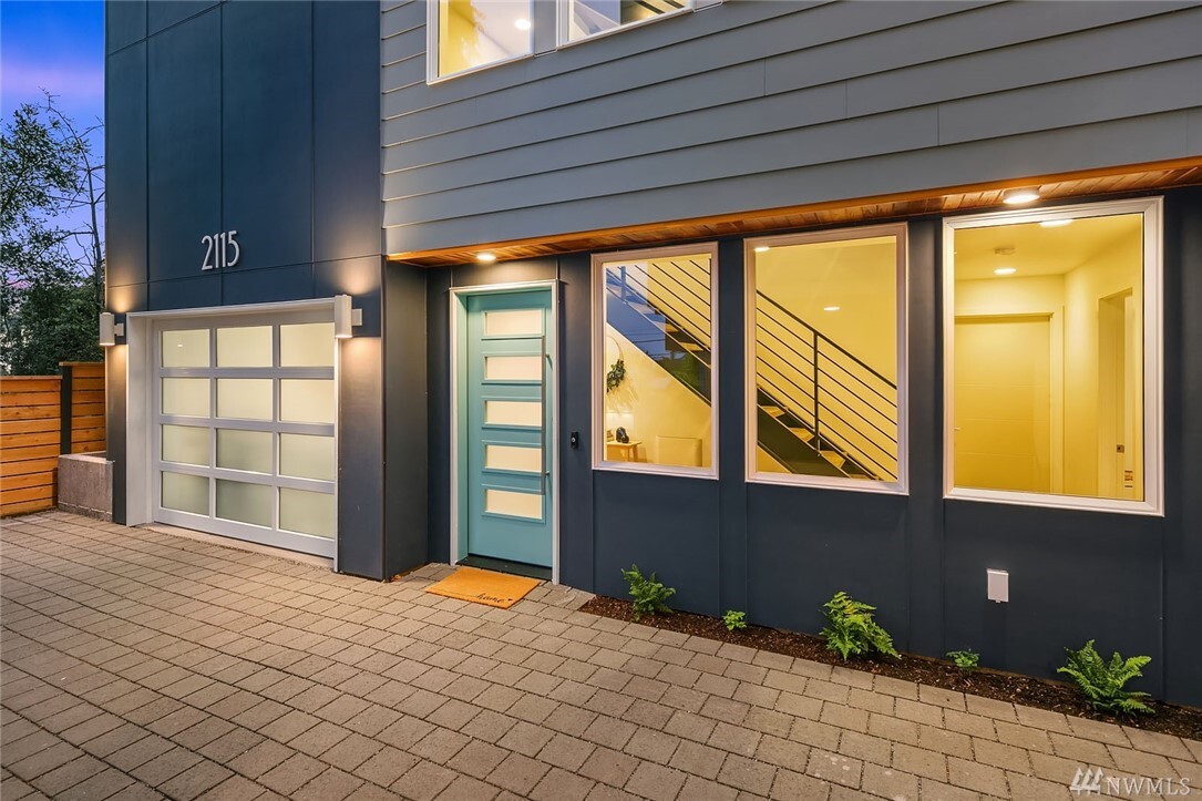 Property Photo: 2115 W Armour Street WA 98199