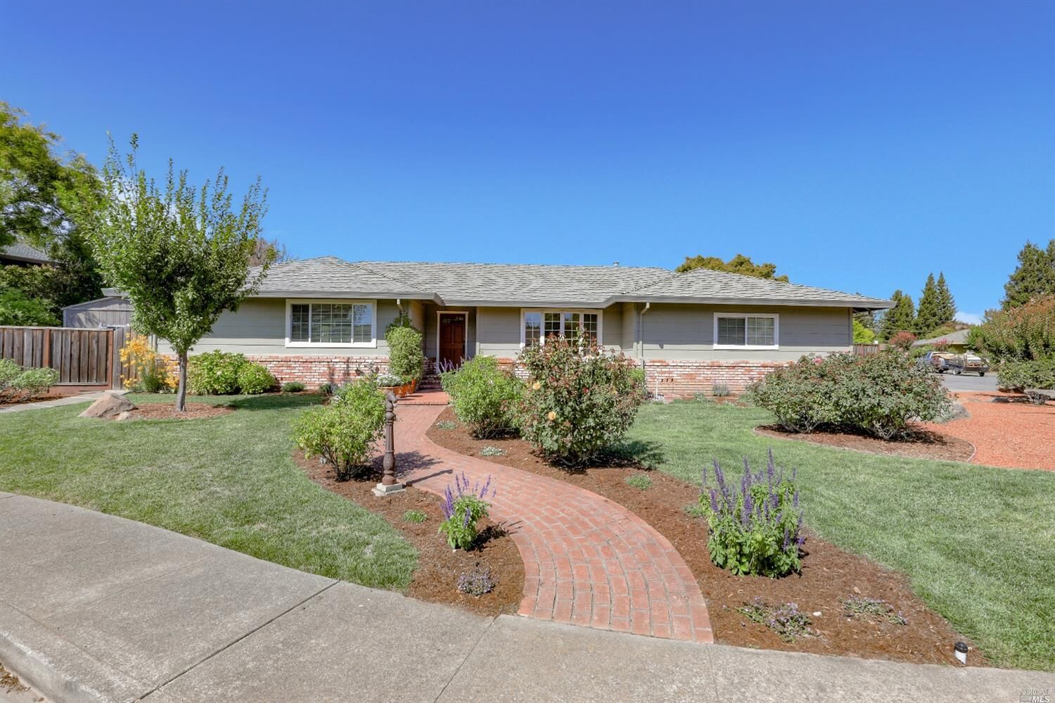 Property Photo:  977 Meridith Court  CA 95476 
