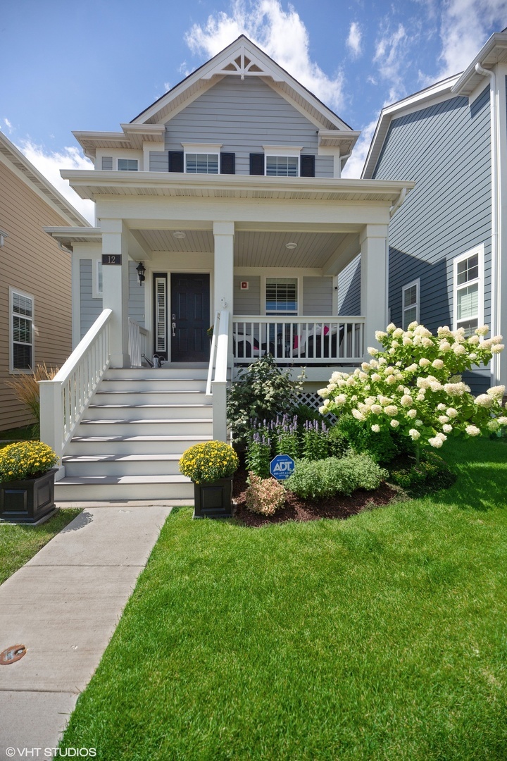 Property Photo: 12 North Lincoln Lane IL 60004