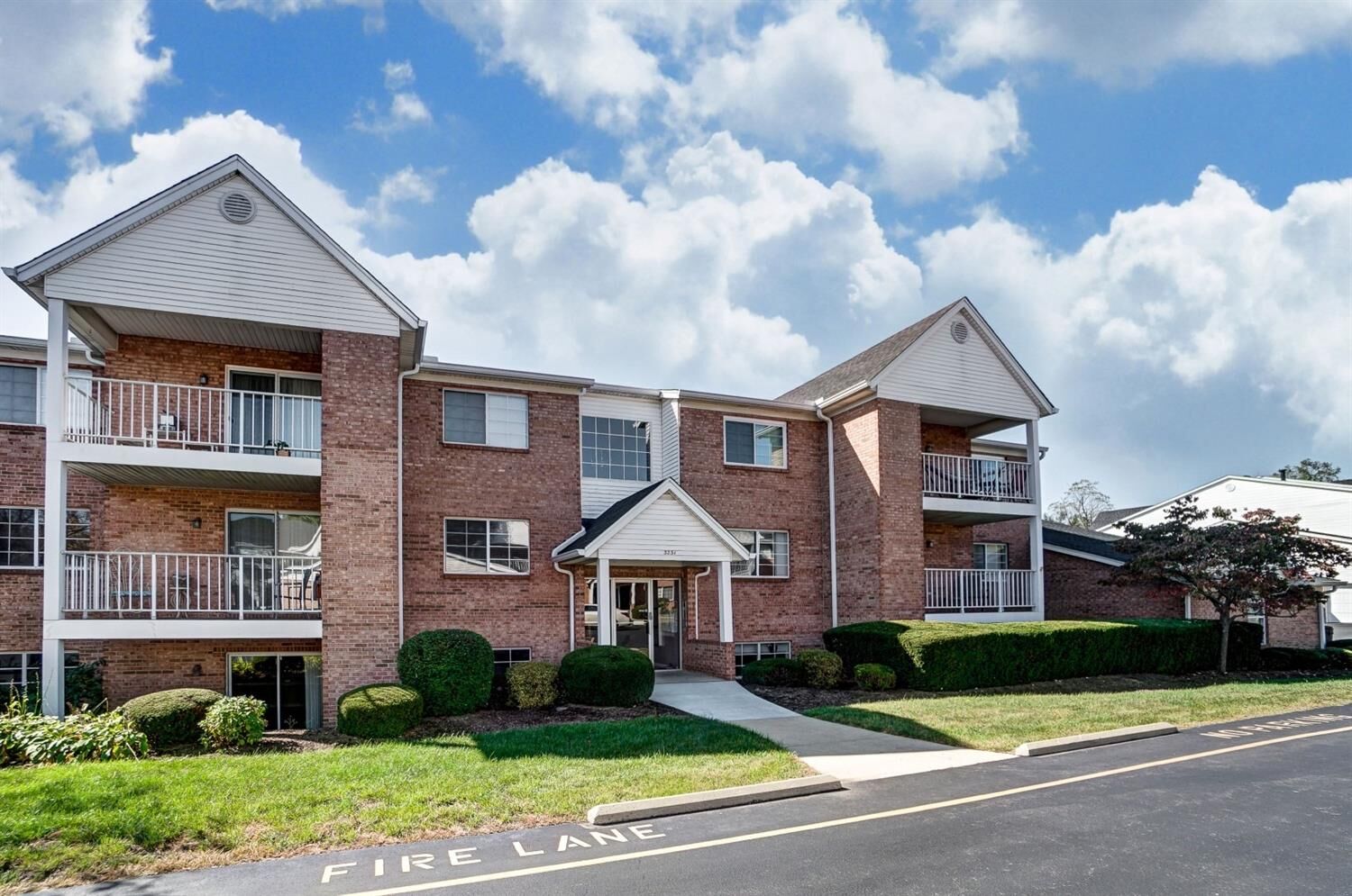 Property Photo:  3231 Heritage Square Drive 51  OH 45251