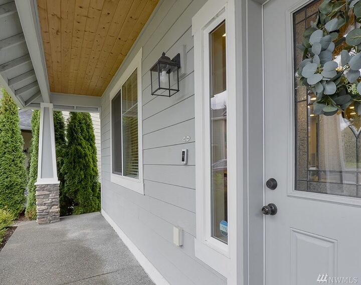 Property Photo: 1735 Queen Court NE WA 98056