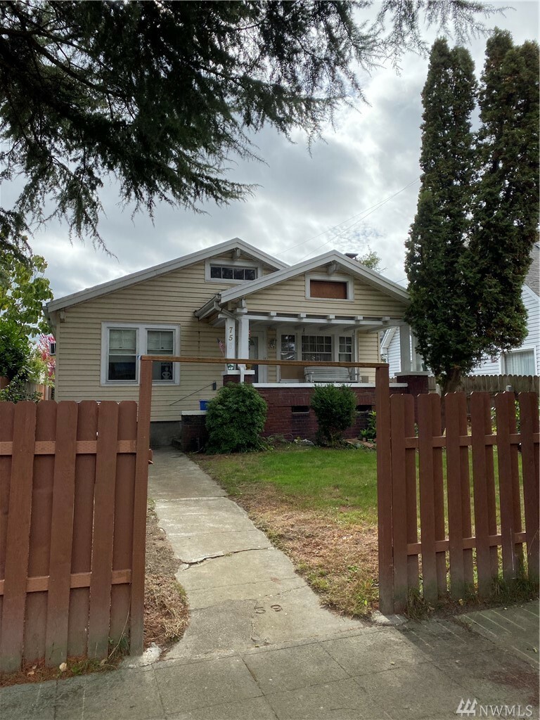 Property Photo:  758 S 40th St  WA 98418 