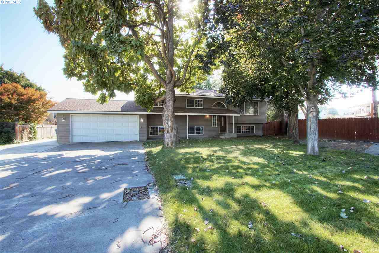 Property Photo:  1613 Cimarron Ct  WA 99352 