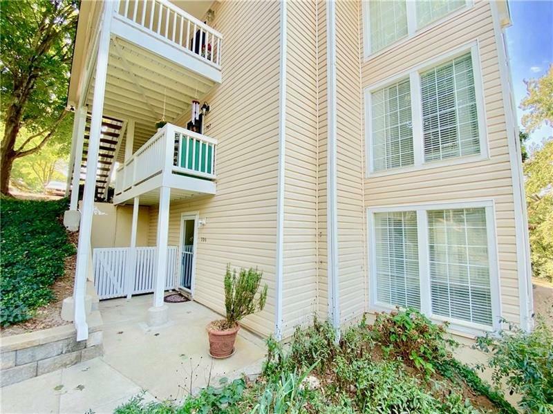 Property Photo: 706 Countryside Place 30080