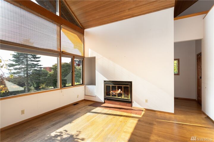 Property Photo: 1234 3rd Avenue N WA 98109