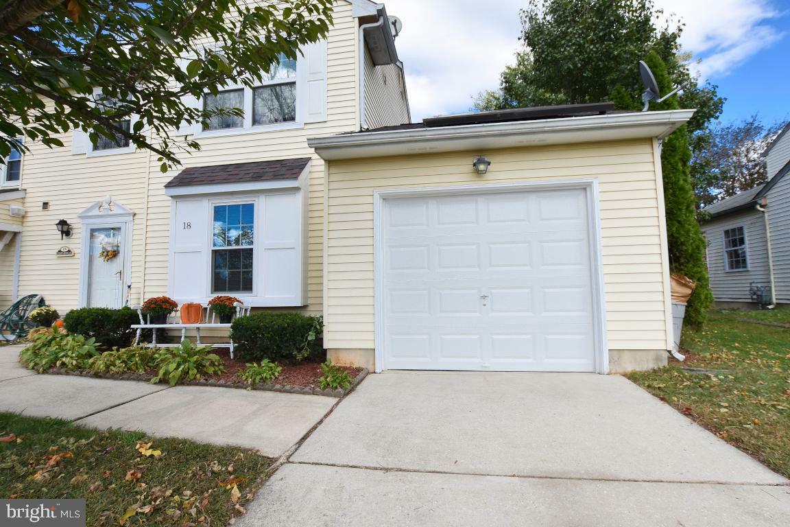 Property Photo:  18 Cherry Grove Lane  NJ 08081 