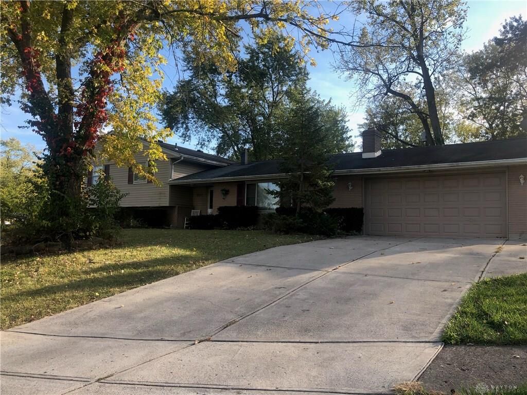 Property Photo: 6843 Rushleigh Road OH 45322