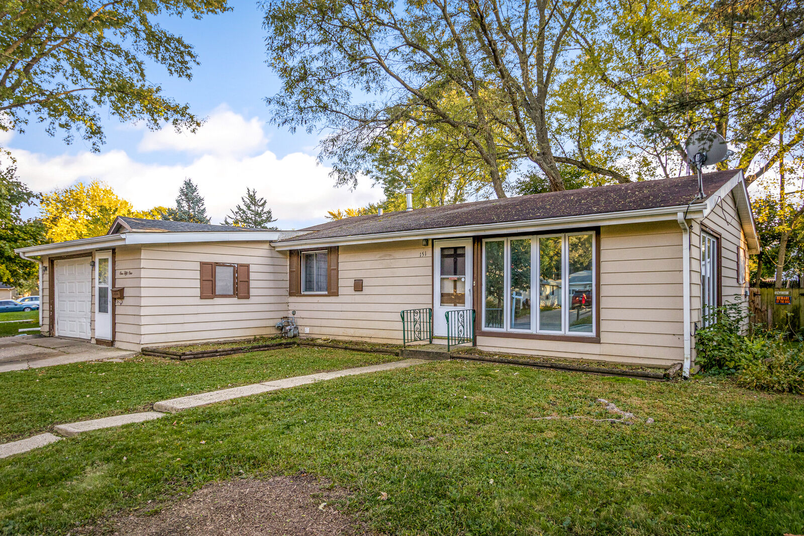 Property Photo: 151 Sioux Avenue IL 60110