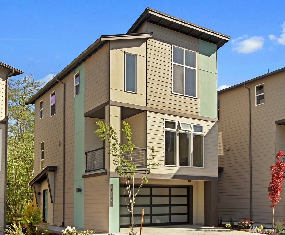 Property Photo: 15003 13th Ave W 33 WA 98087